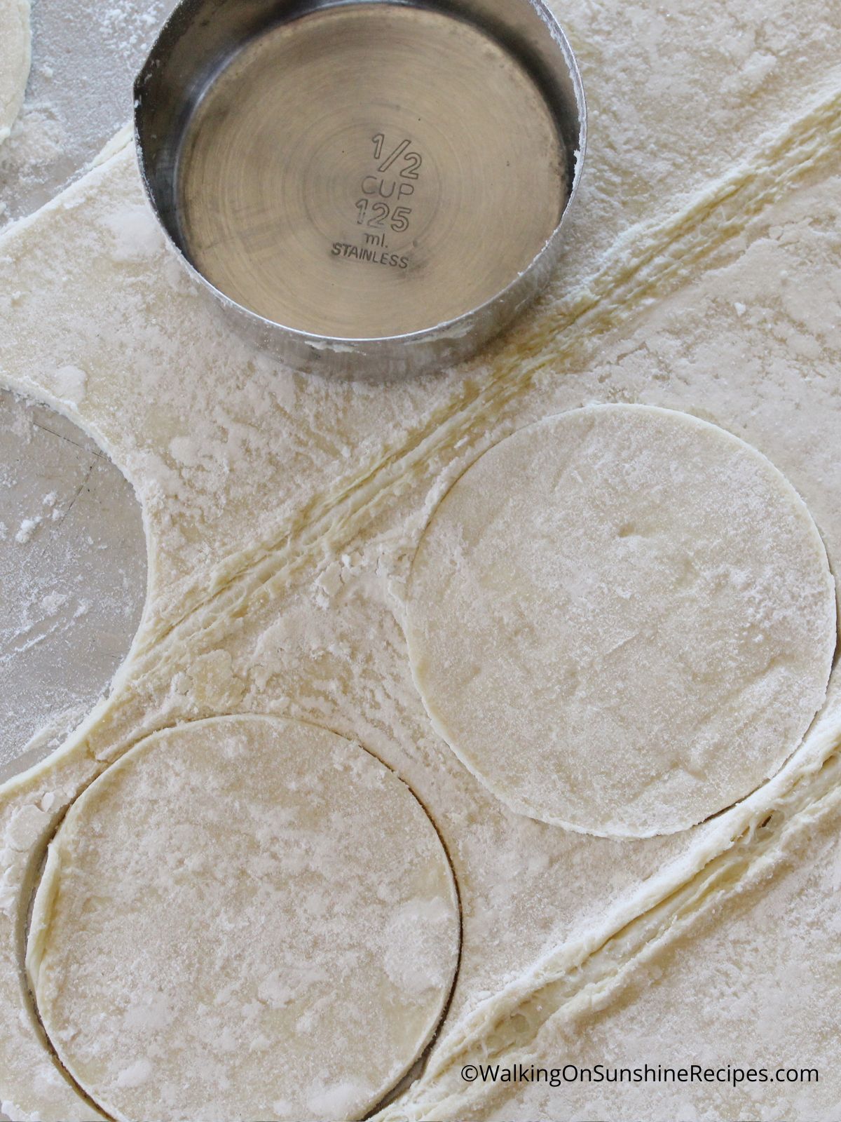 Cut out circle shapes in puff pastry.