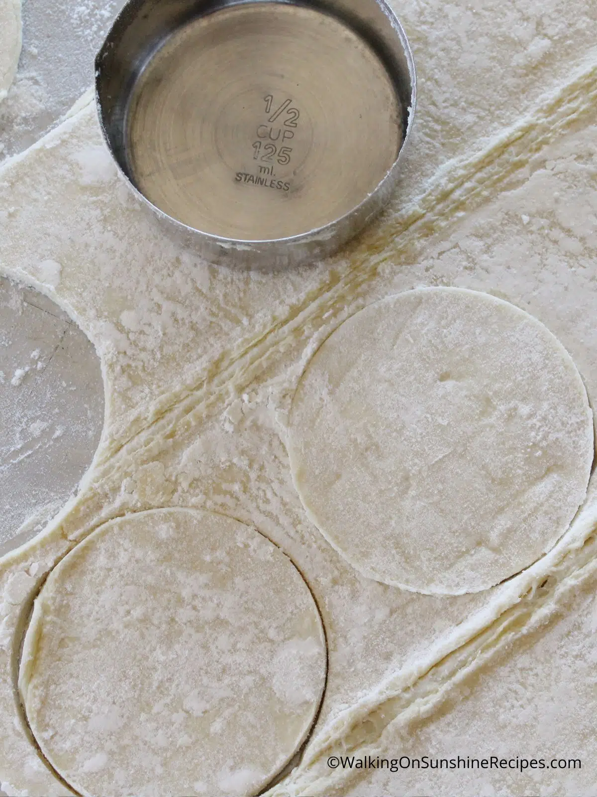 Cut out circle shapes in puff pastry.