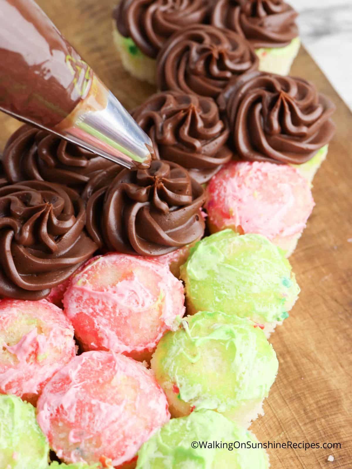 Chocolate frosting for cupcake cake.