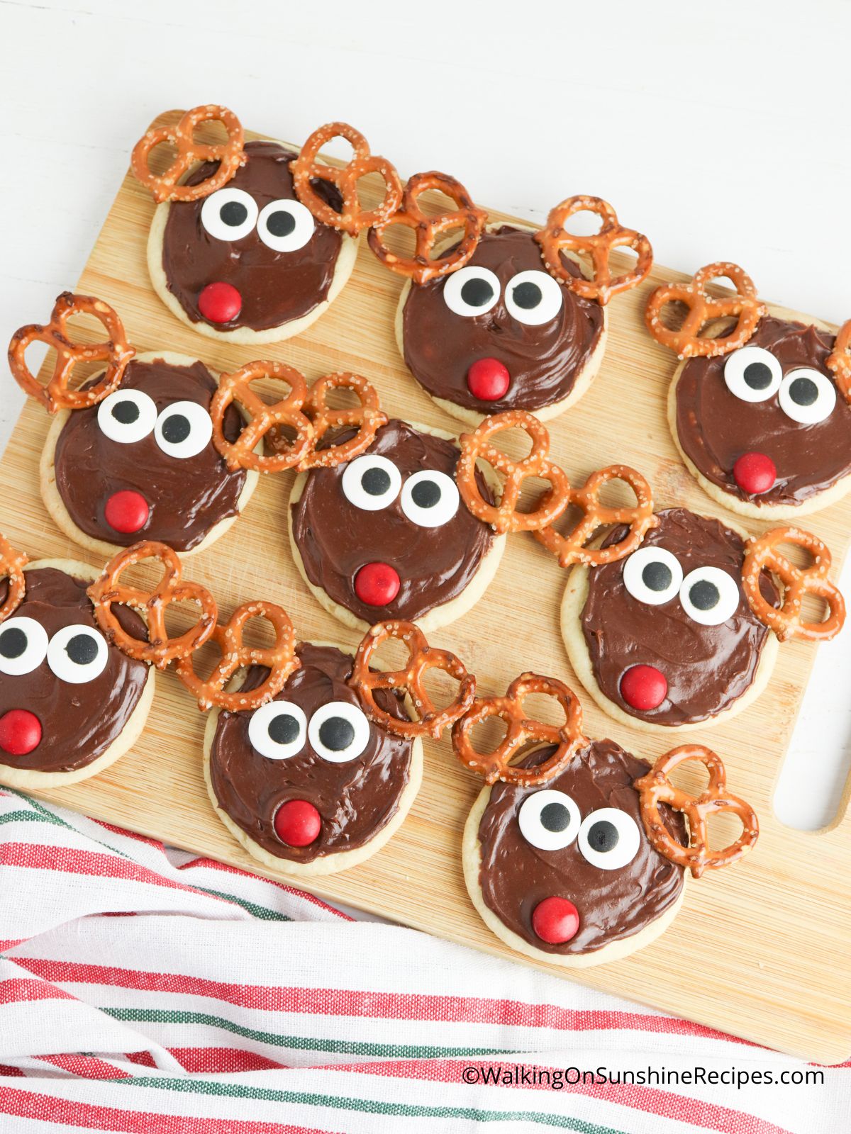 add pretzel antlers.