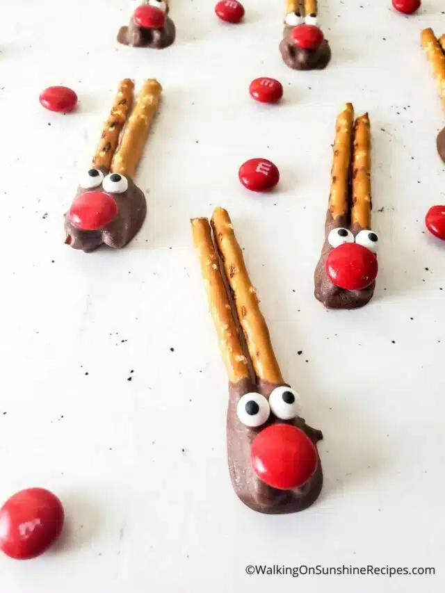 Pretzel Reindeers with Melted Chocolate Story