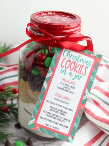 cookies in a jar with free printable gift tags.