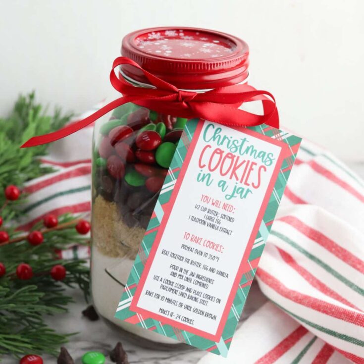 cookies in a jar with free printable gift tags.