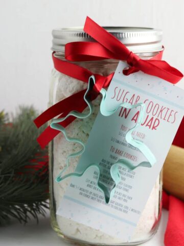 Sugar cookie mix in a mason jar with free printable gift tag.