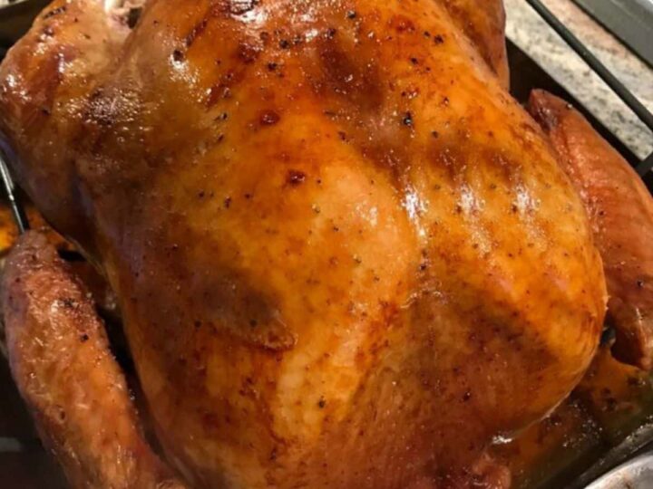 https://walkingonsunshinerecipes.com/wp-content/uploads/2022/11/FEATURED-NEW-SIZE-roast-turkey-720x540.jpg