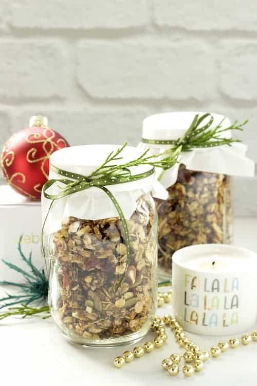 https://walkingonsunshinerecipes.com/wp-content/uploads/2022/11/Holiday-Spiced-Granola-6.jpg