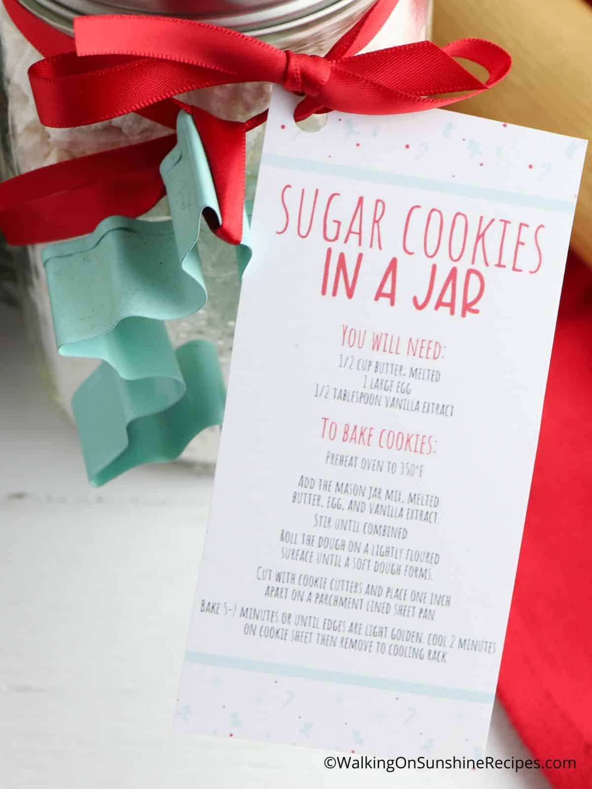 add free printable gift tag to mason jar sugar cookie mix.
