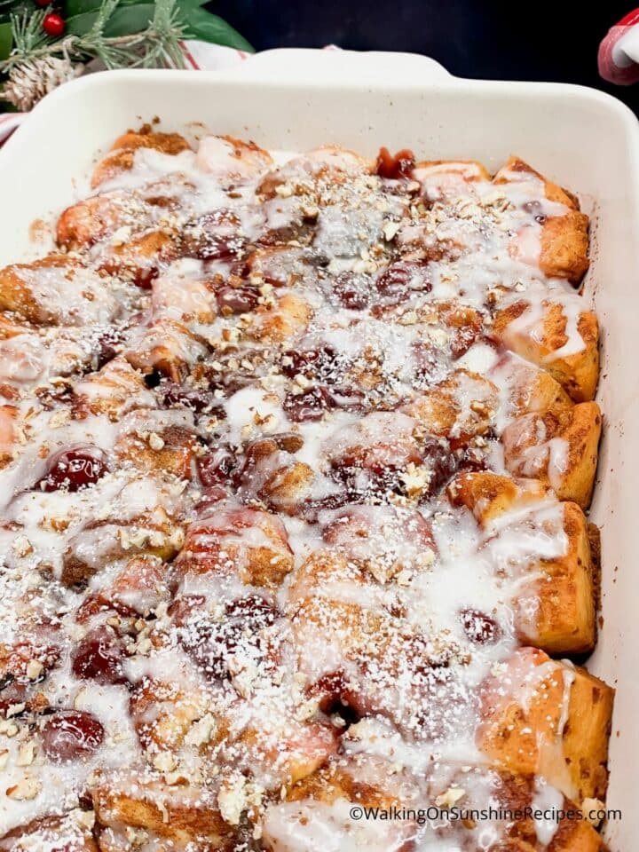 christmas-breakfast-cinnamon-roll-casserole