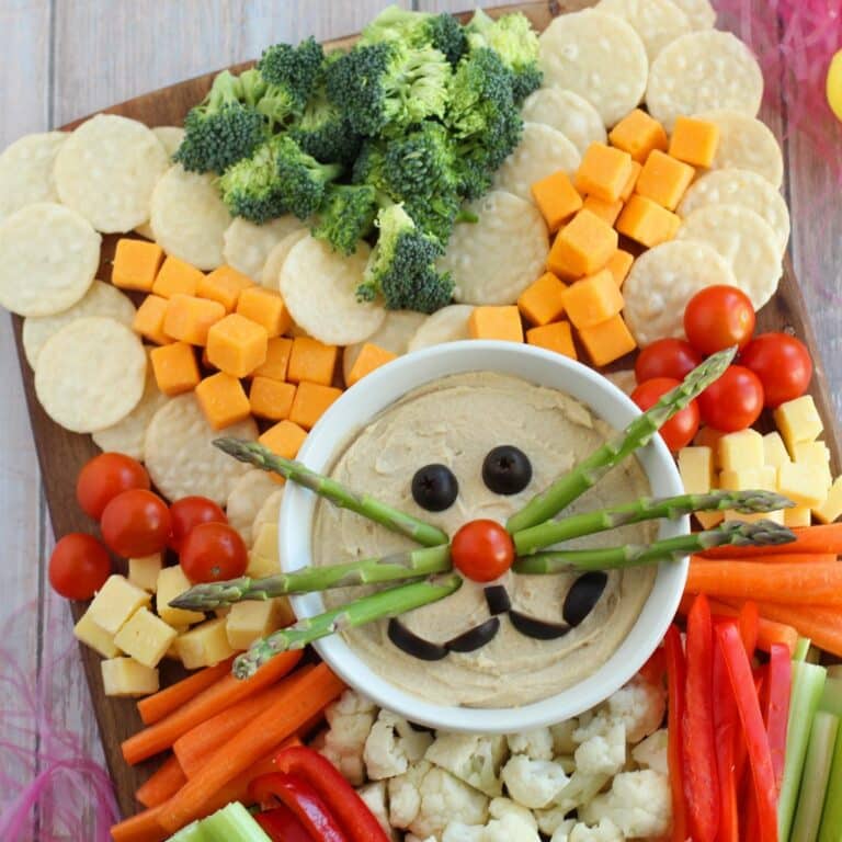 Cute Easter Appetizer - bunny face made from hummus and vegetables