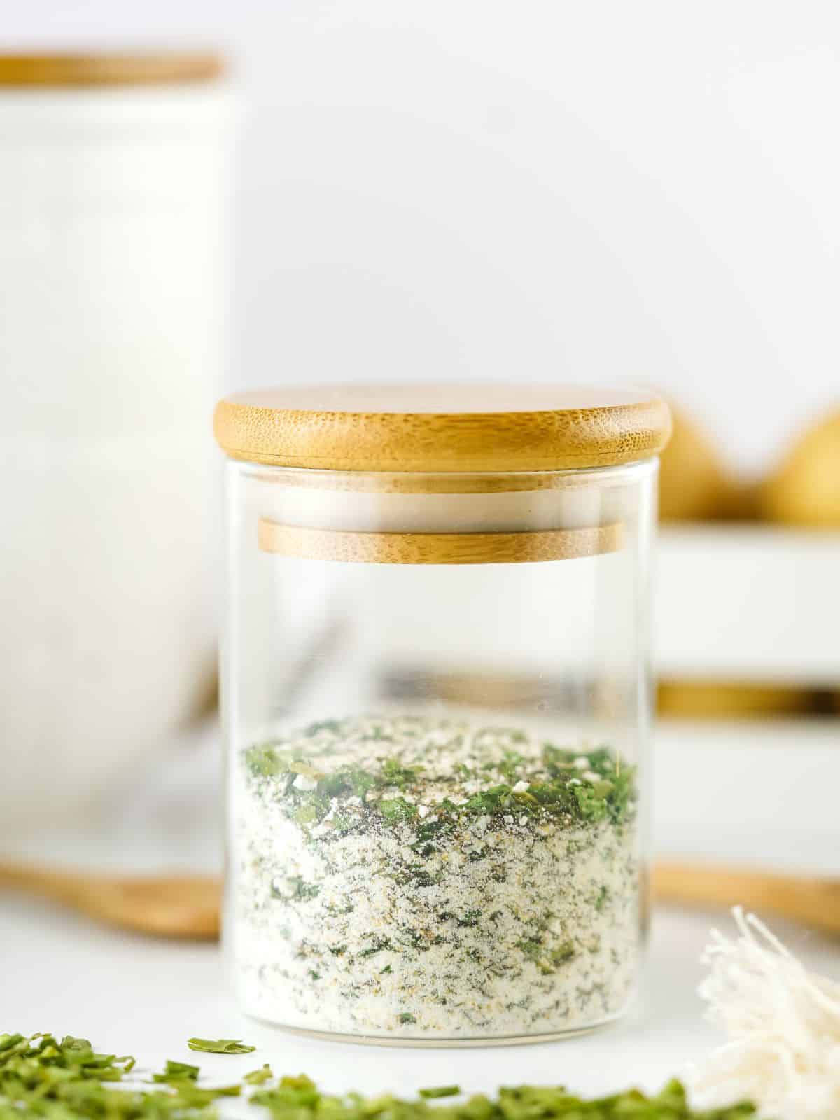 ranch salad dessing mix in mason jar with lid.