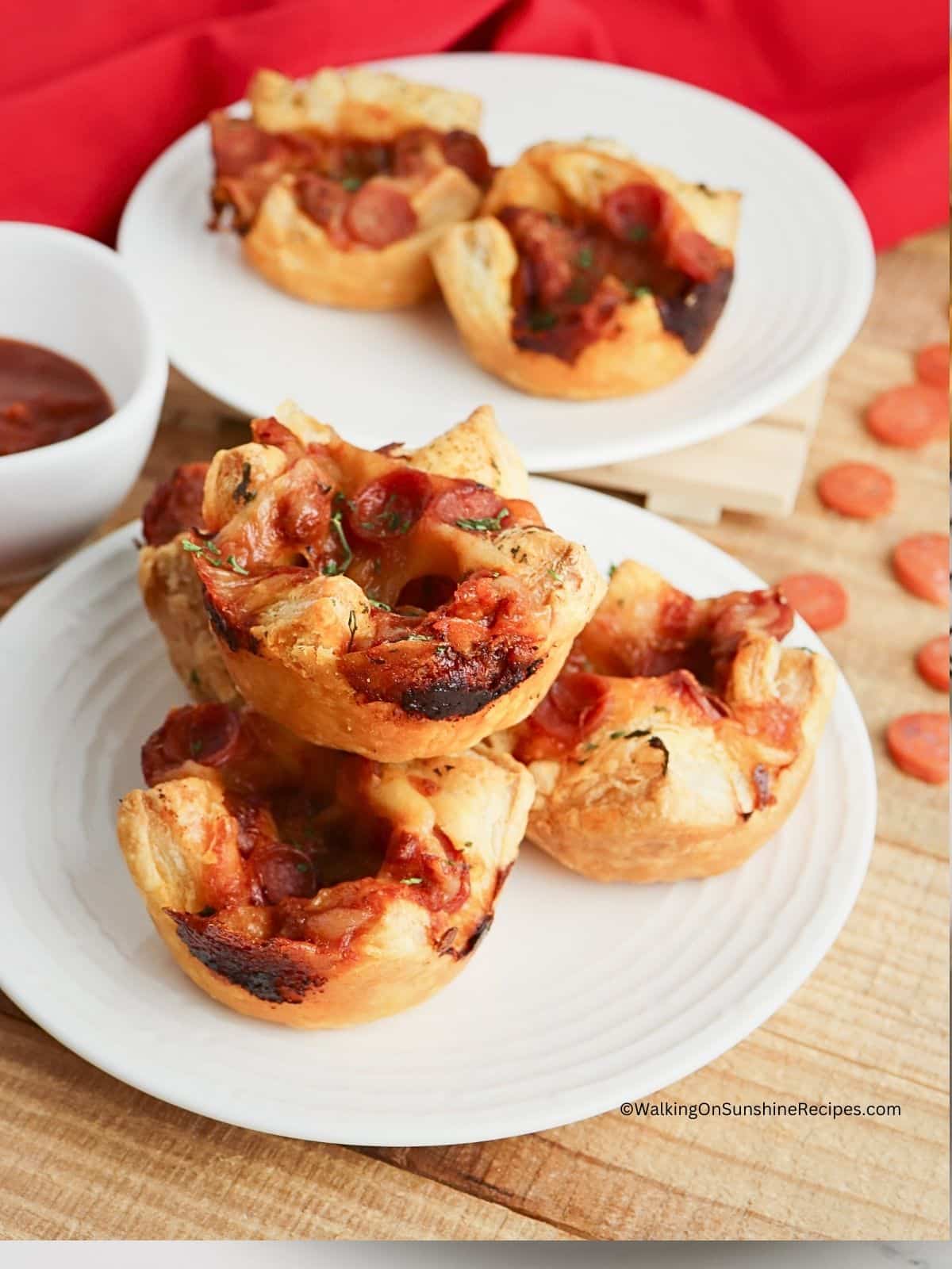 Mini Pizzas appetizers quick and easy to prepare using puff pastry