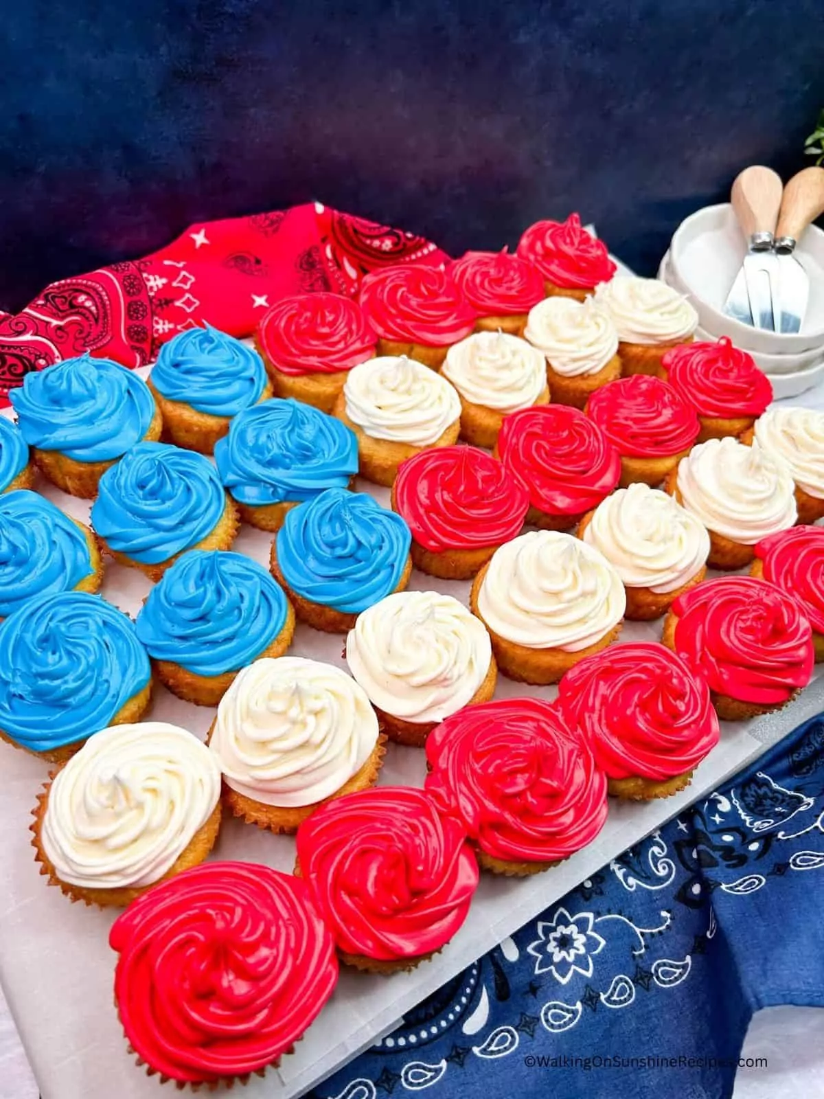 pull apart cupcake cake in the design of an American flag.