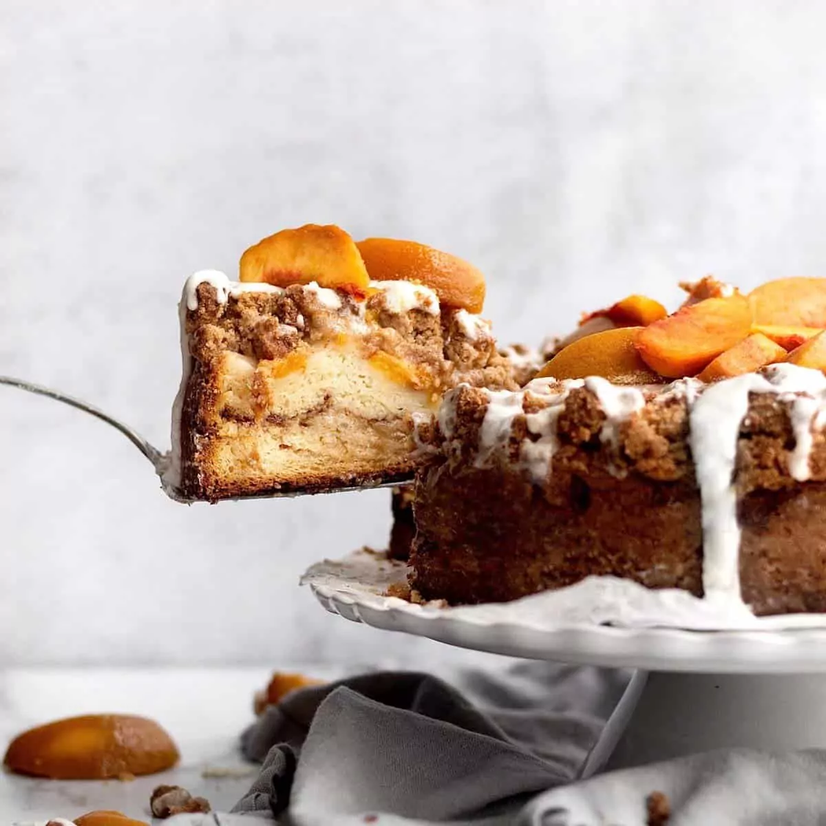 peach cake with crumb topping.