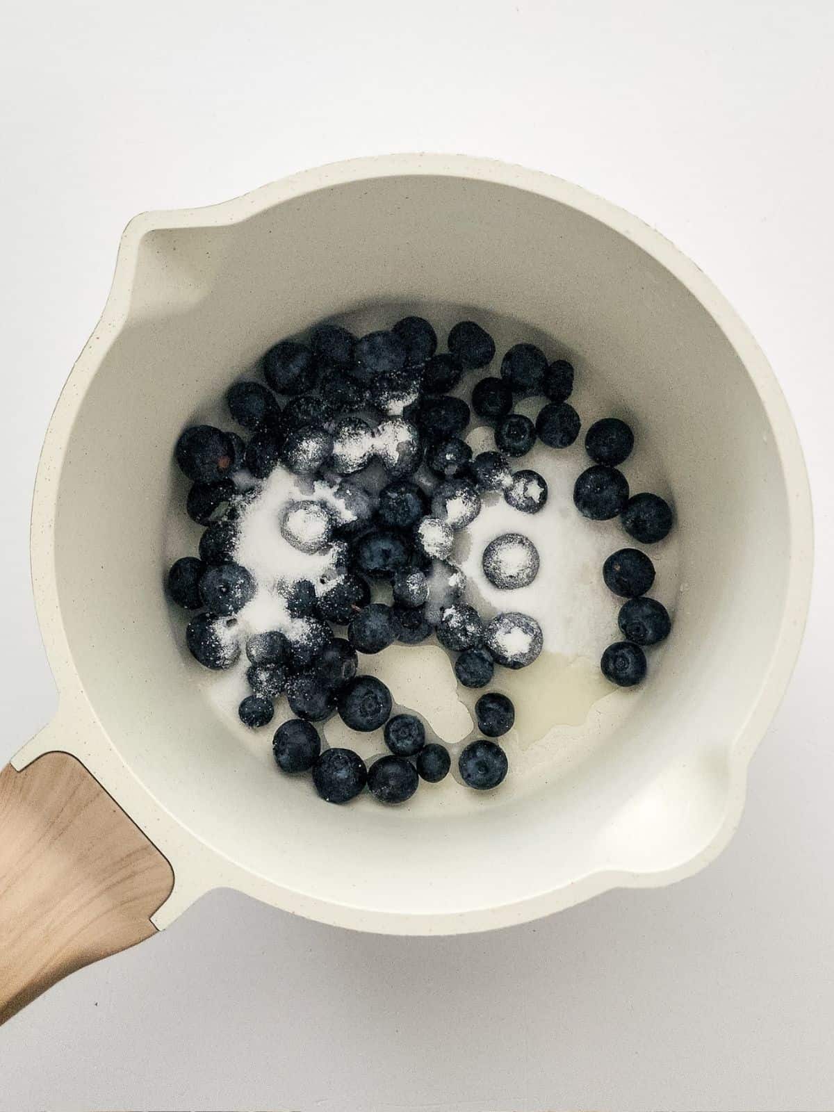 Blueberries, lemon juice and sugar in pot.