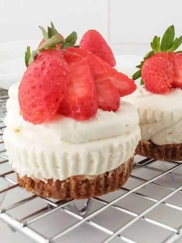 Strawberry mini cheesecakes on cooling rack.