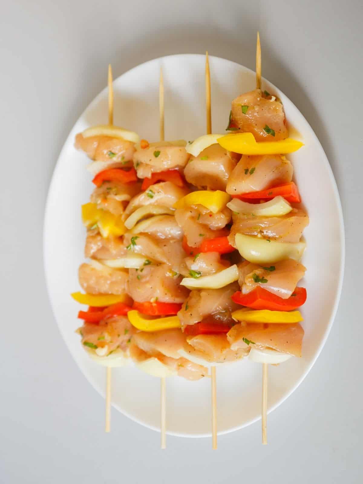 chicken kabobs with vegetables before grilling.