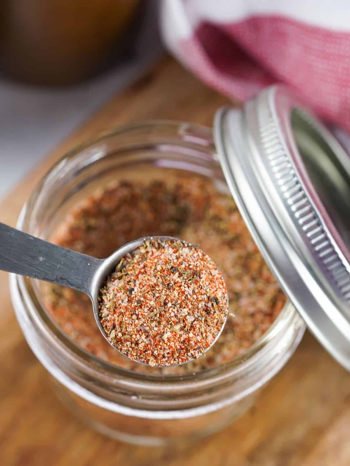 Tablespoon filled with steak seaoning mix and mason jar.