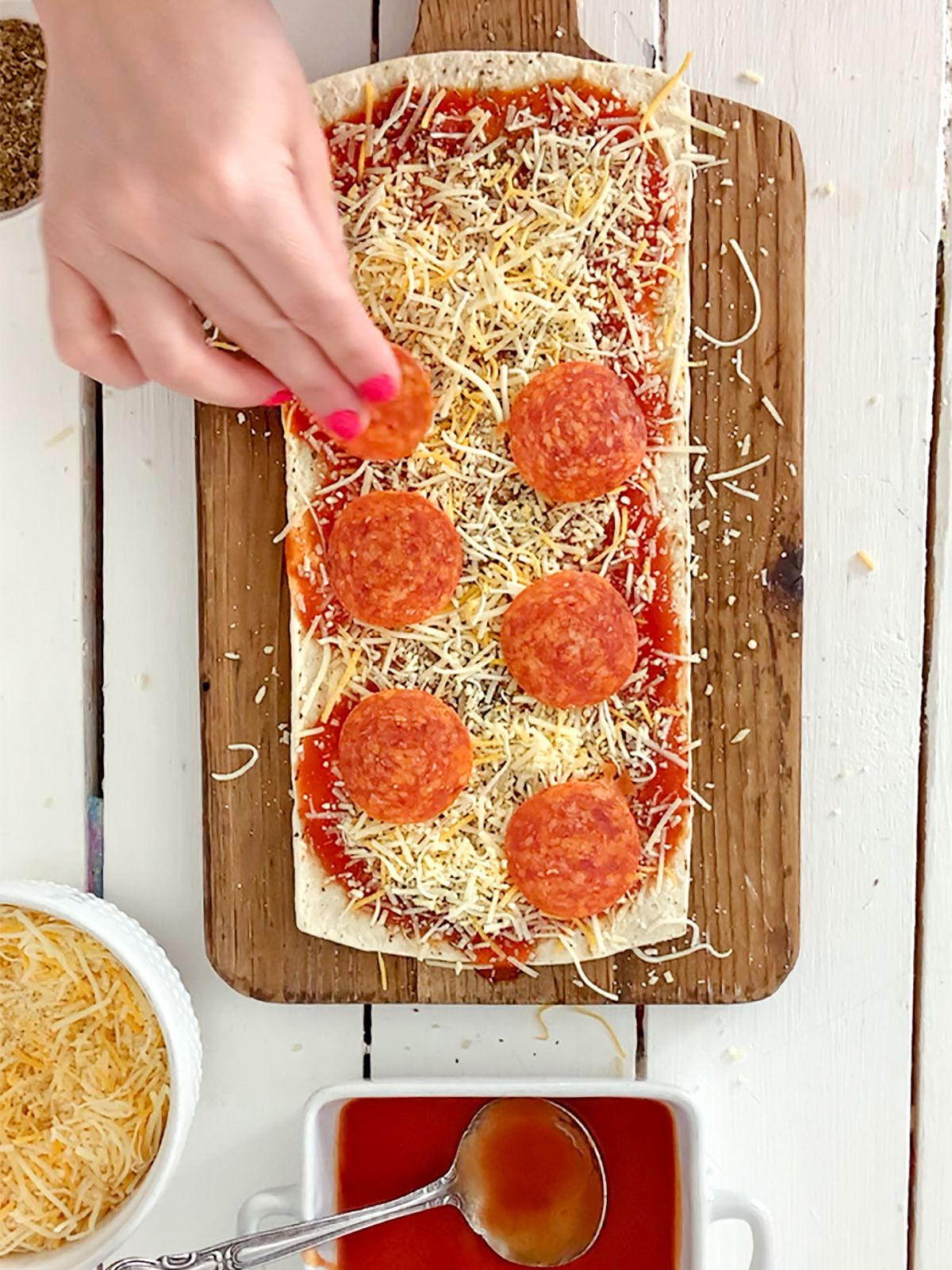 naan bread pepperoni pizza.