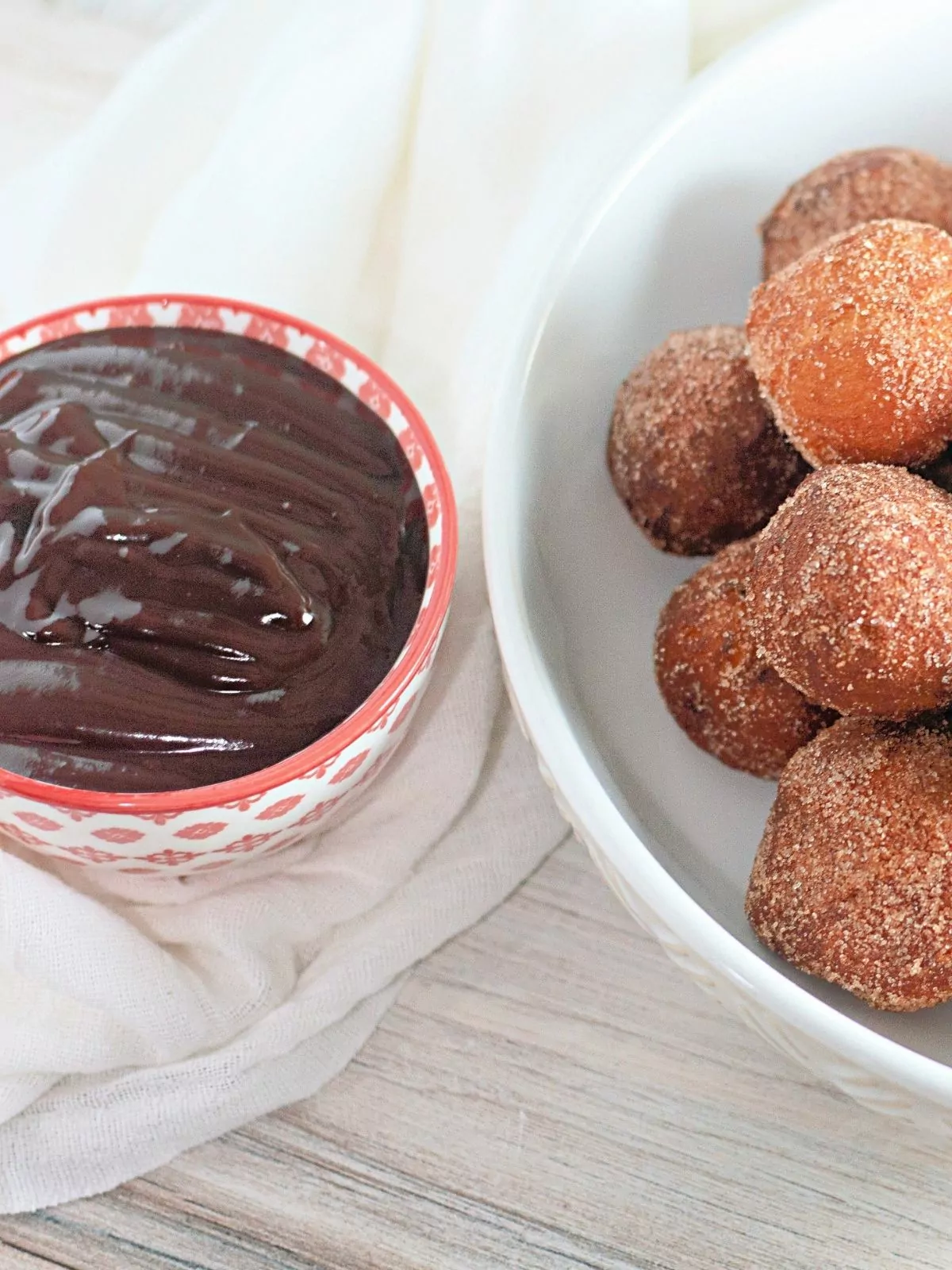 how to make donut holes with biscuits.