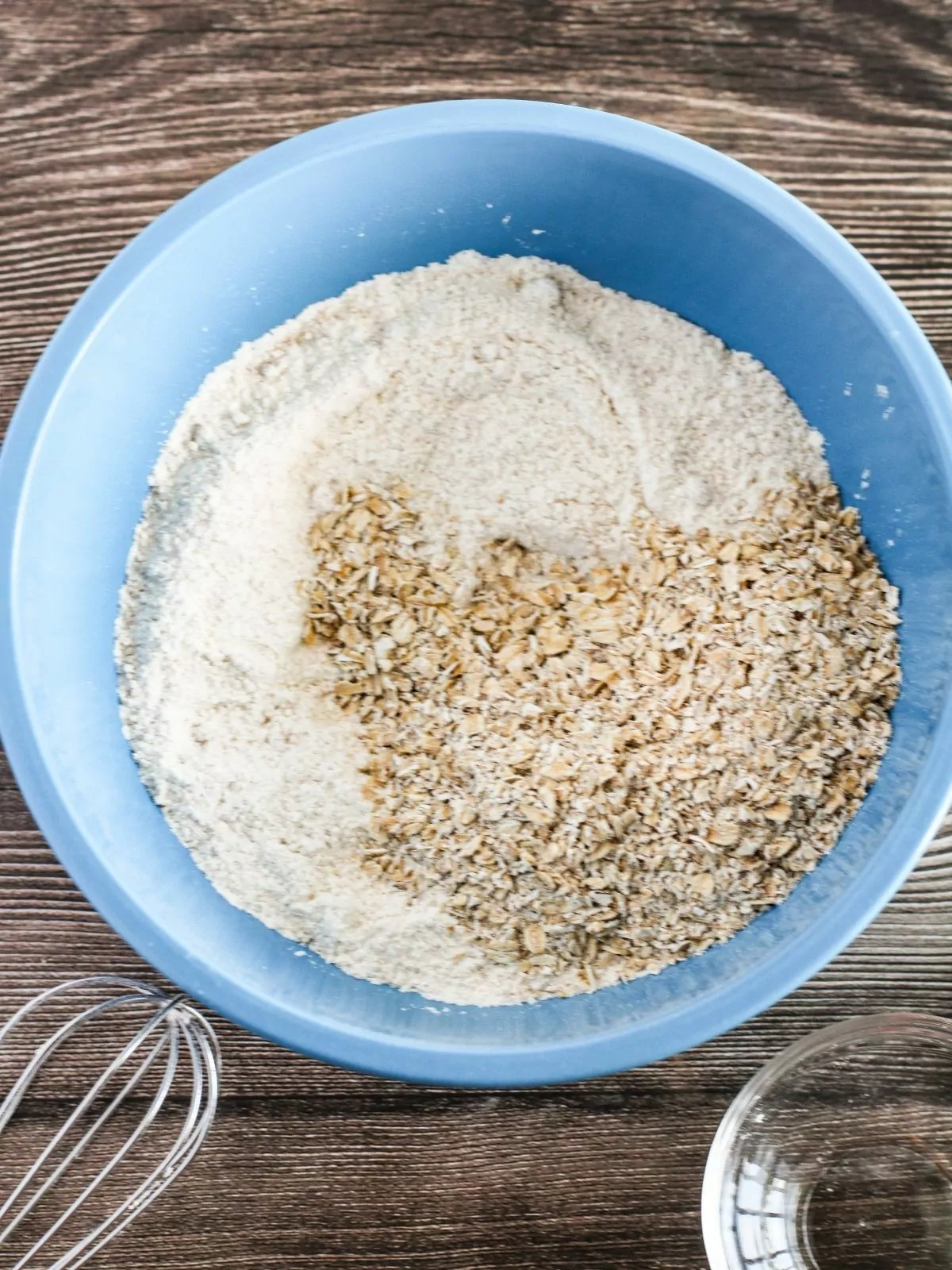 Flour mixture with oatmeal.