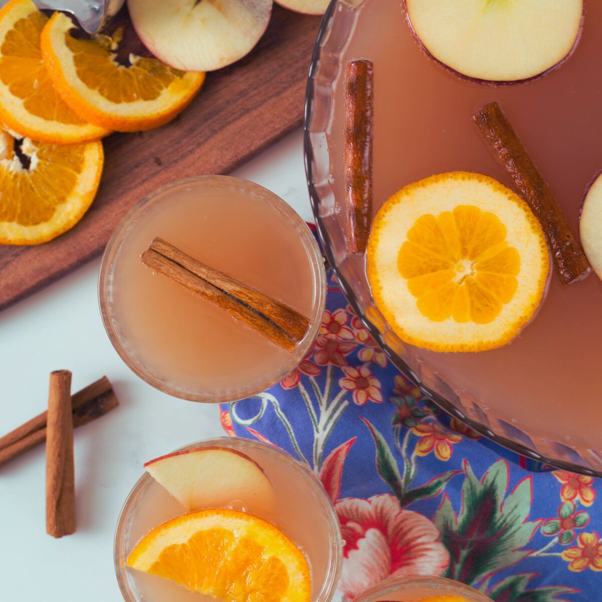 non-alcoholic Christmas drink with orange slices and apple slices.