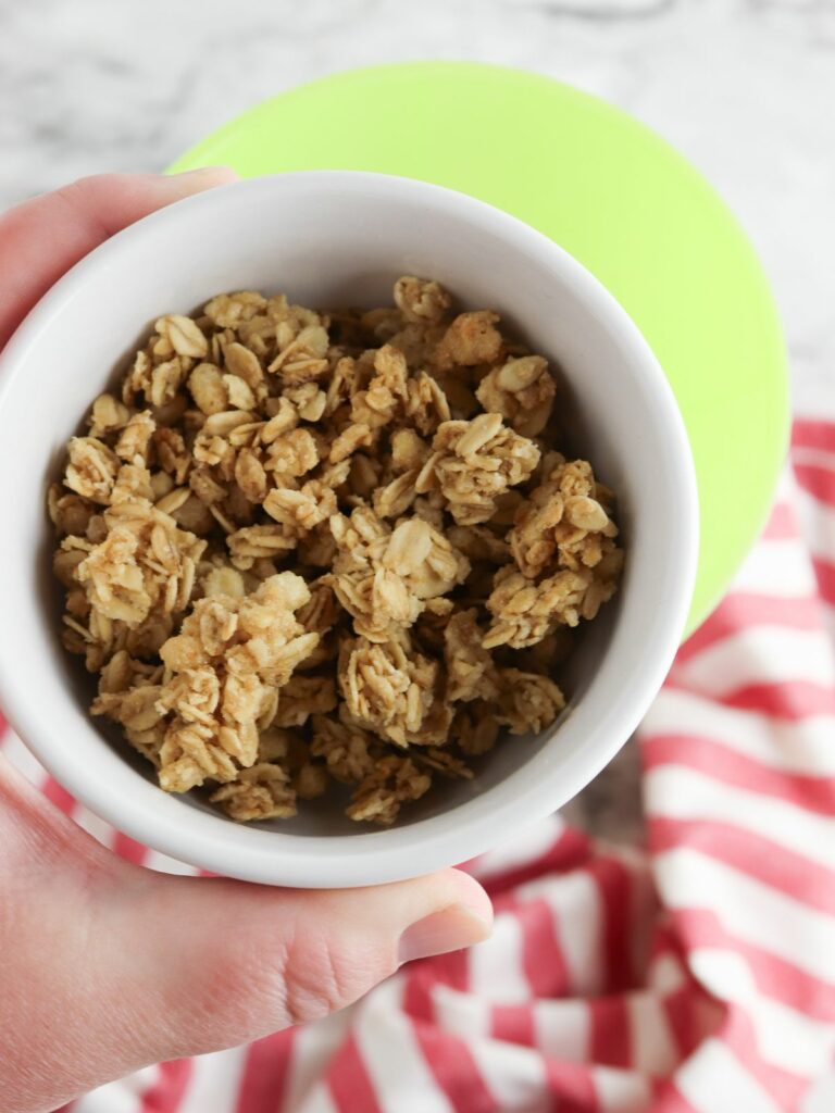 Add granola to mason jar.