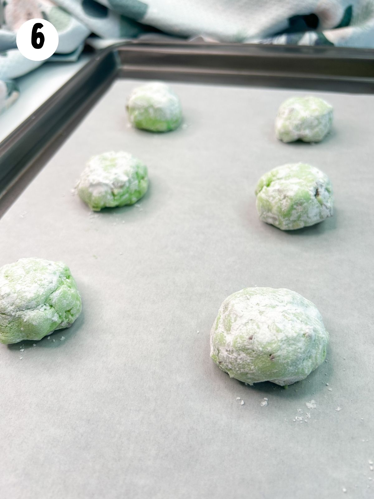 cookies on tray before baking.