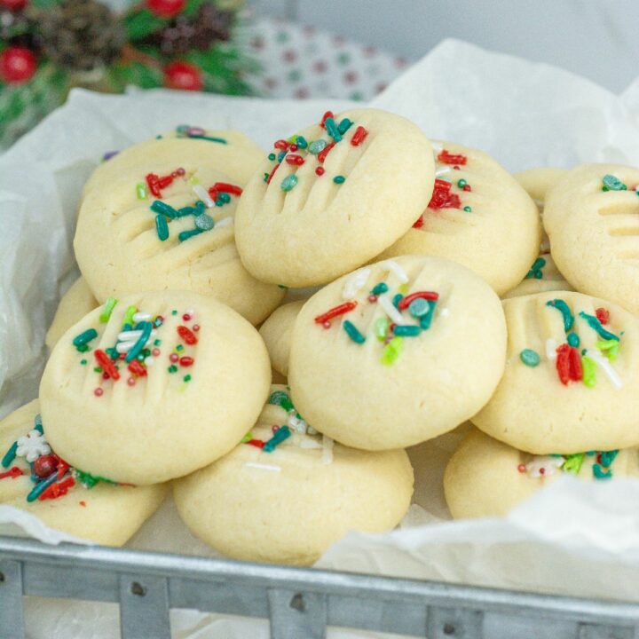 https://walkingonsunshinerecipes.com/wp-content/uploads/2023/11/FEATURED-PHOTO-Shortbread-Cookies-with-Sprinkles-720x720.jpg