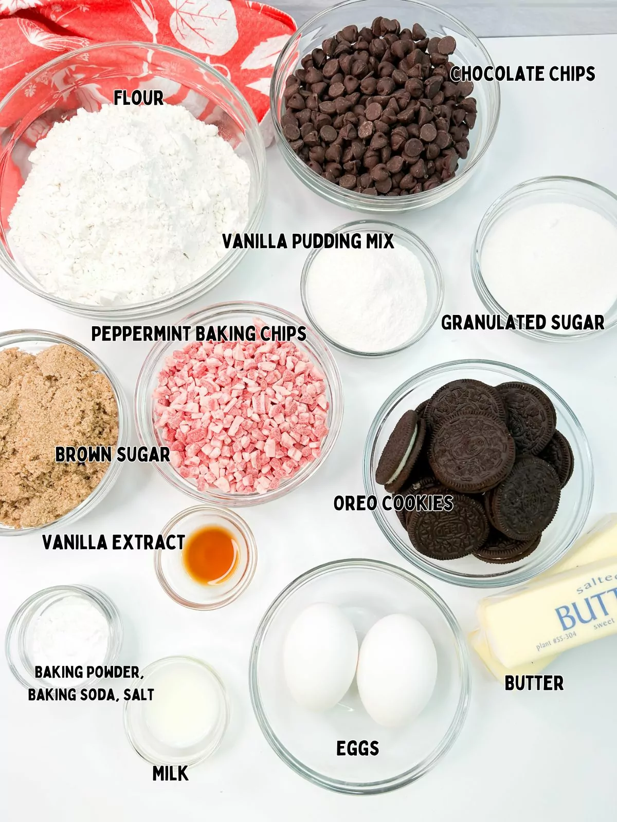 Ingredients for Christmas cookies with Oreos.