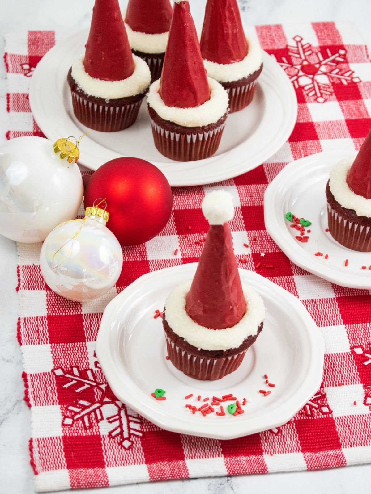 Christmas Tree & Santa Hat Cupcakes - Wilton