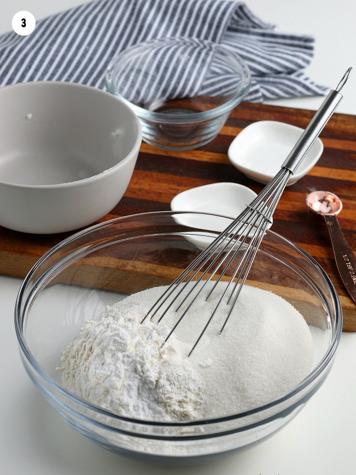combine dry ingredients in bowl together.