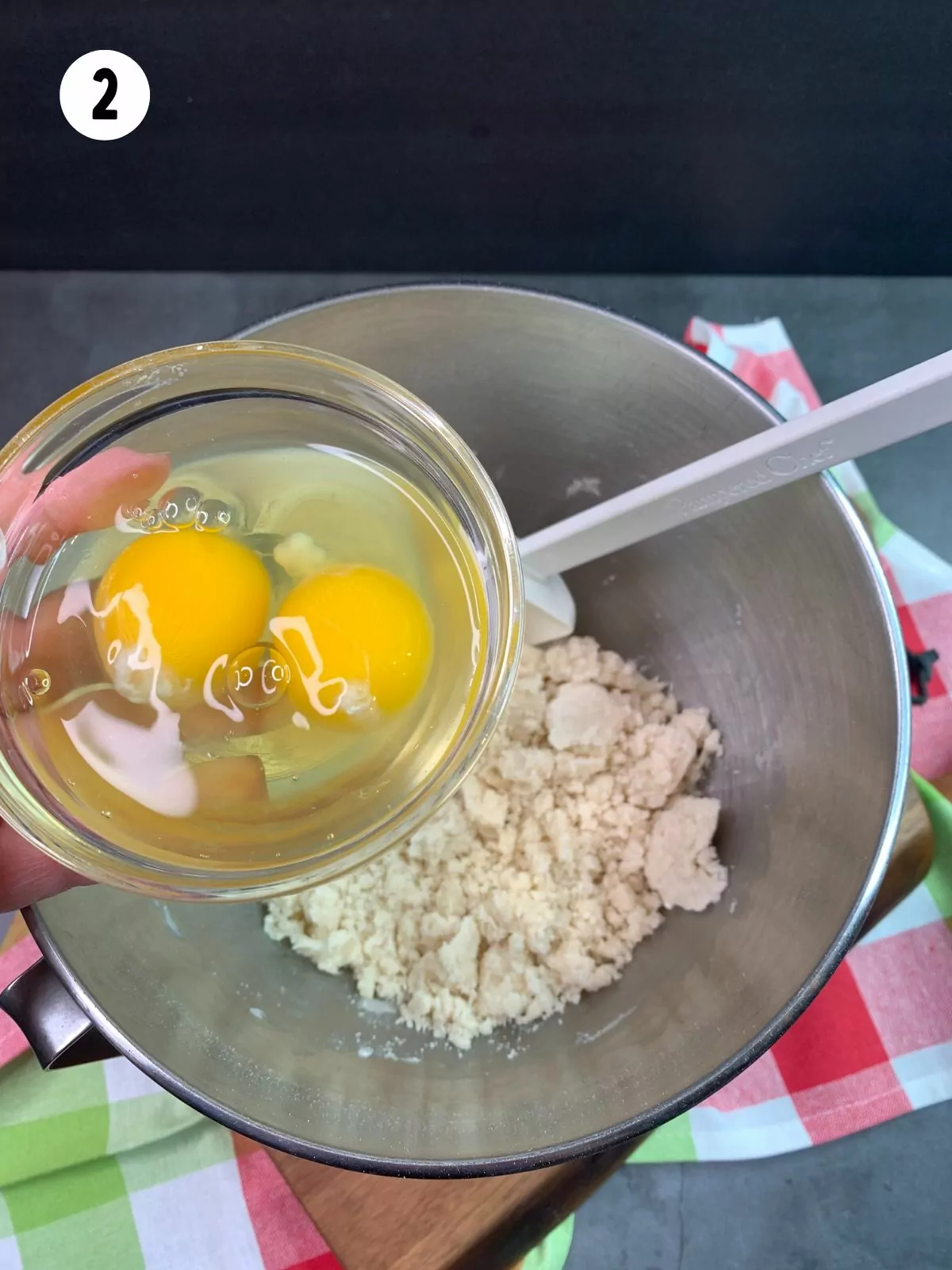Add eggs to cake mix in bowl.