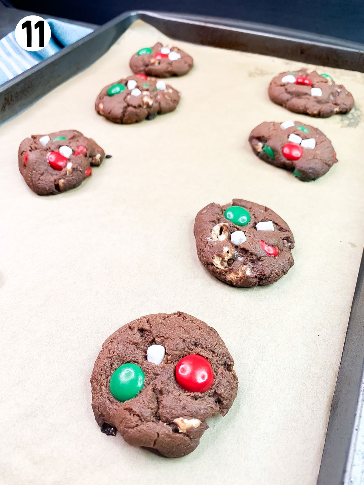 mini marshmallow christmas treats.