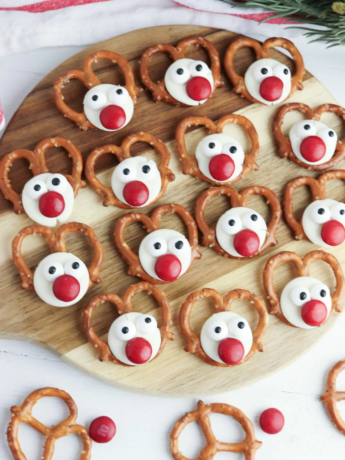 pretzels made to look like reindeers with candy.