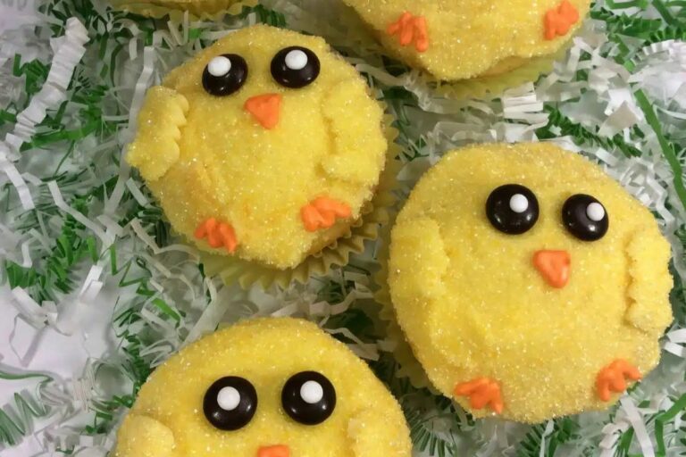Cupcakes decorated to look like chicks.