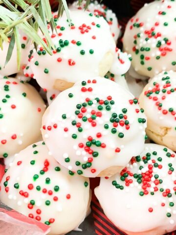 sprinkle Christmas cookies with lemon glaze and colorful sprinkles.