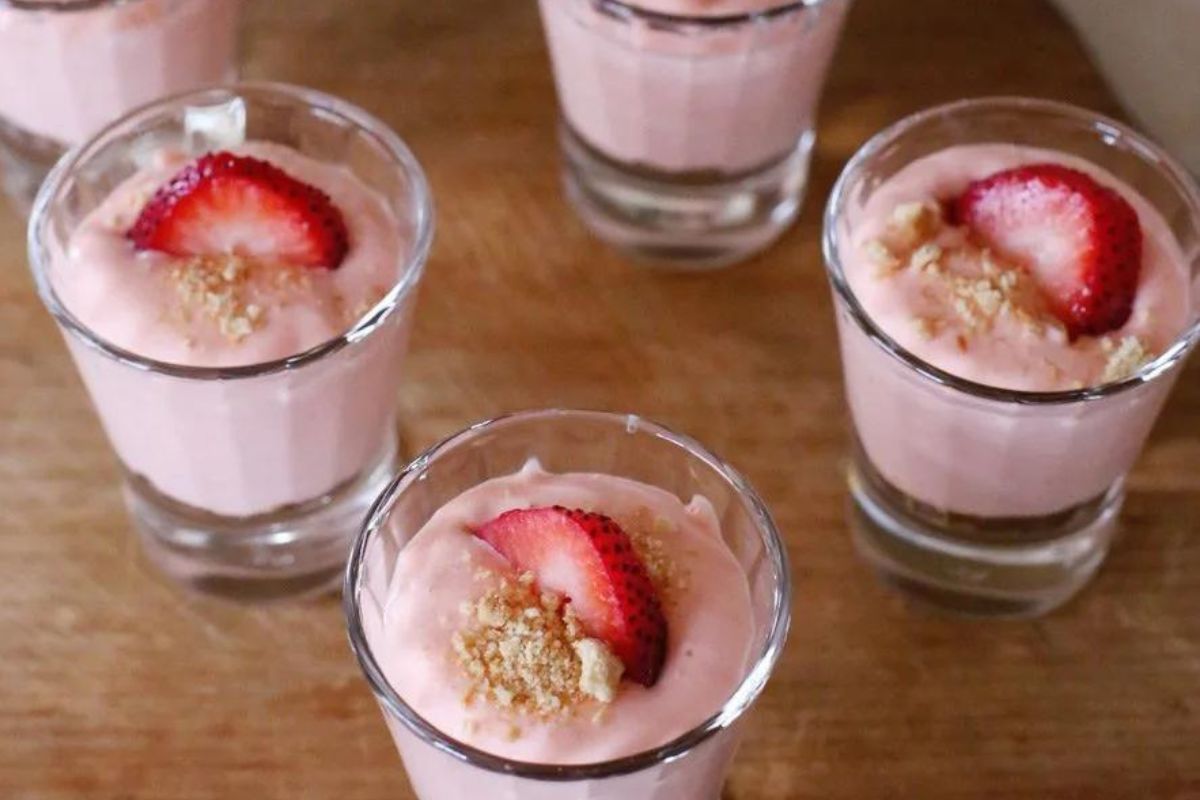 Strawberry Cheesecake Pudding Shots