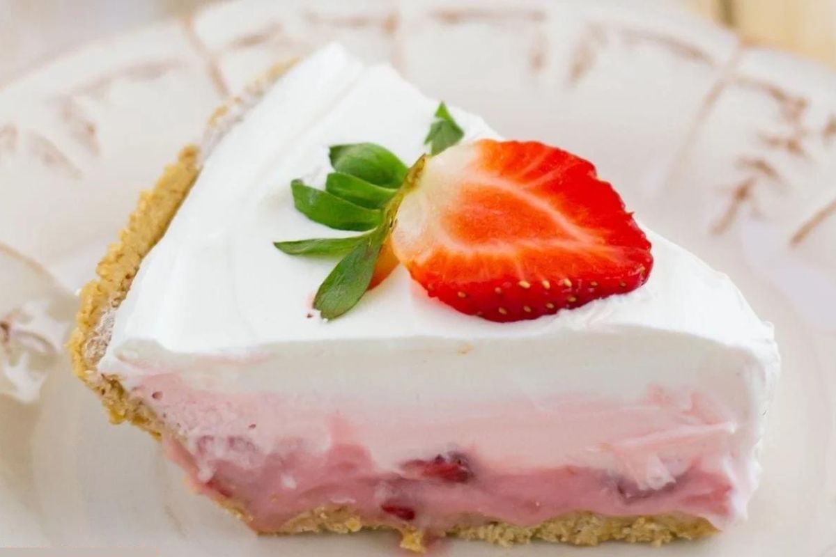 Strawberry Pudding Pie