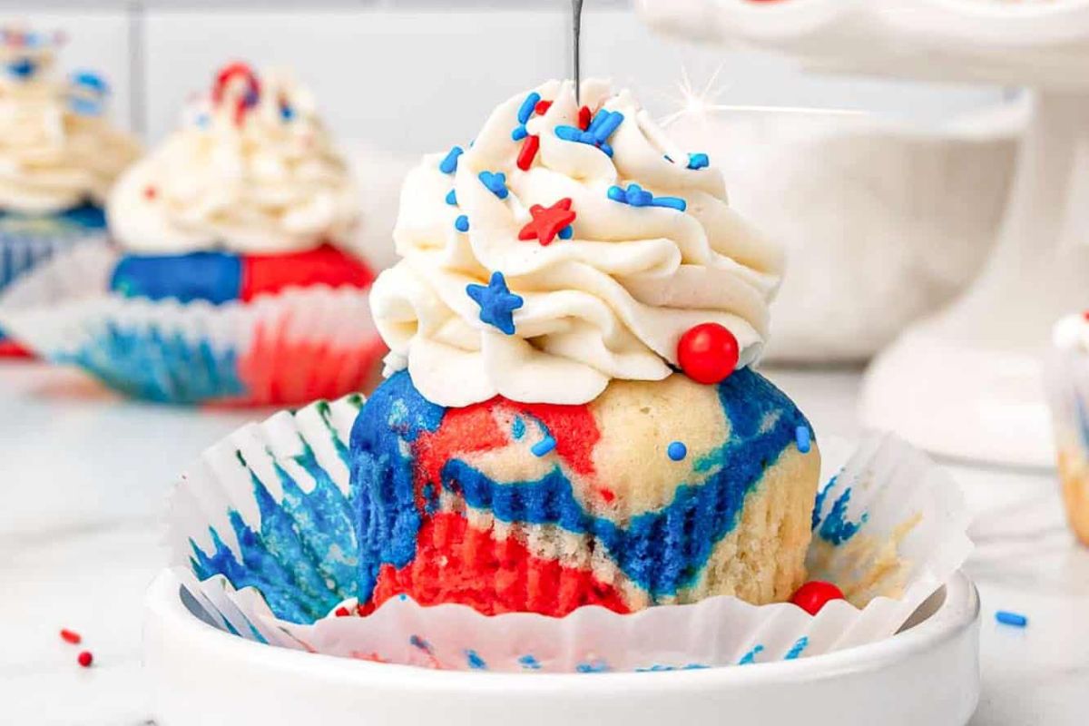 4th of July tie dyed Cupcakes