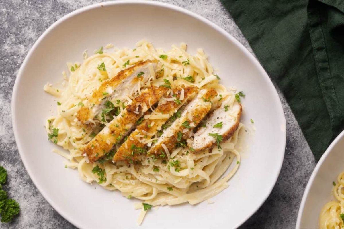 sliced chicken with noodles and Alfredo sauce.