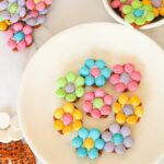 Flower Pretzel Treats for Spring, Easter, baby shower, or bridal shower.