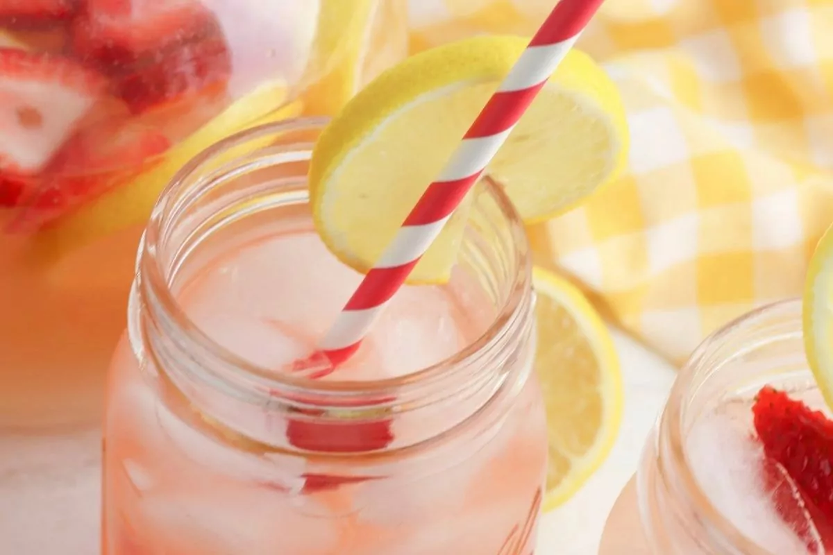 mason jar glass of strawberry lemonade with straw for MSN.