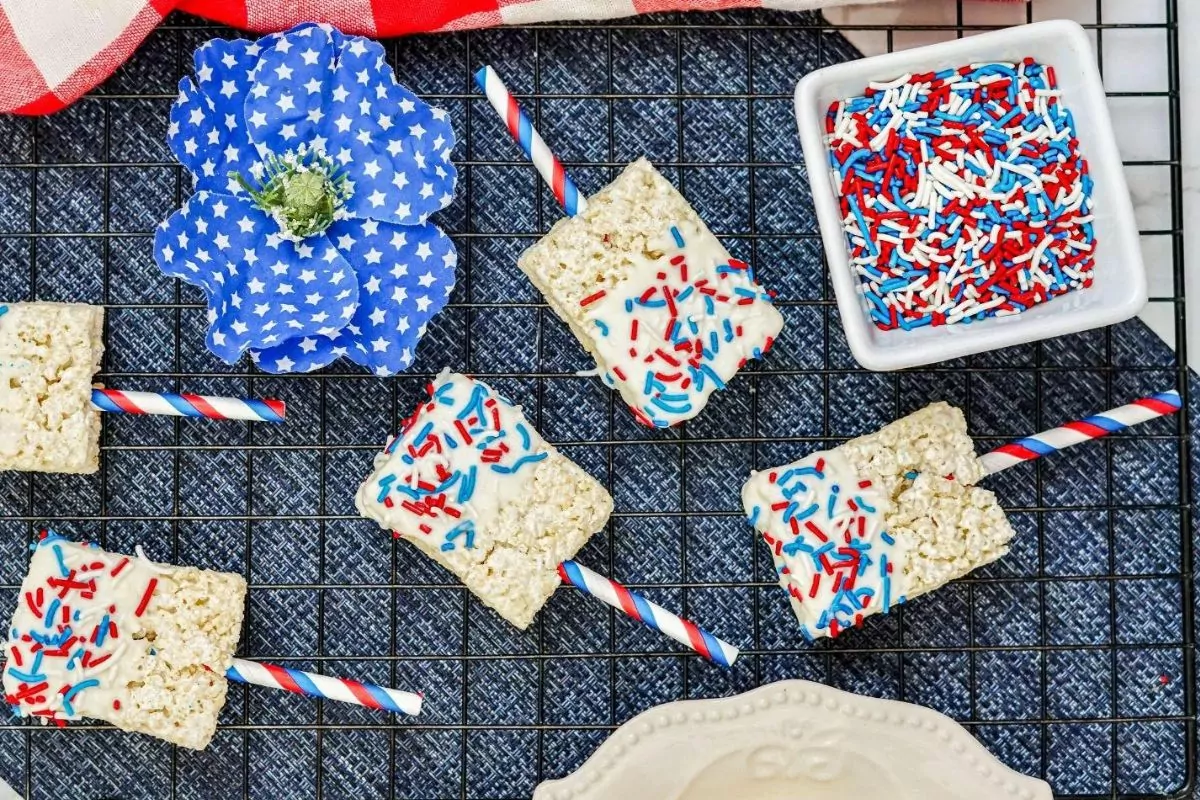 Patriotic Rice Krispie Treats by Walking on Sunshine Recipes