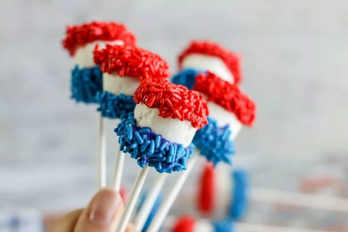 Patriotic Dipped Marshmallows by Ruffles and Rainboots