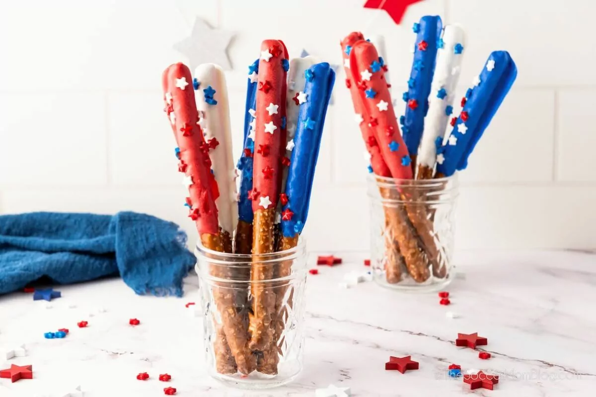 Patriotic Pretzel Rods by This Girl Pins