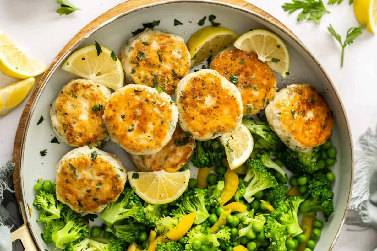 Chicken Patties with lemon and broccoli.