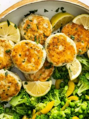 Chicken Patties with lemon and broccoli.