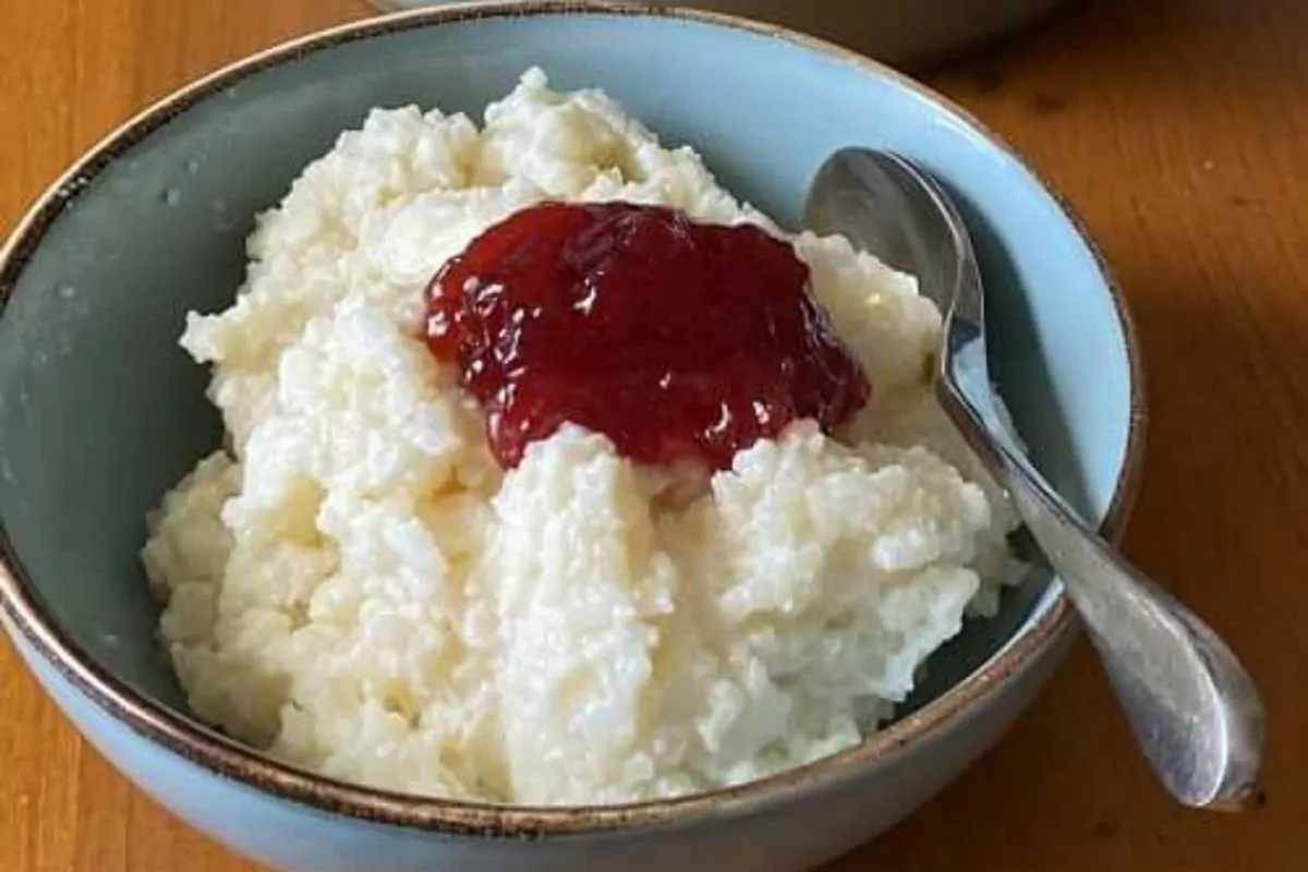 rice pudding in bowl.