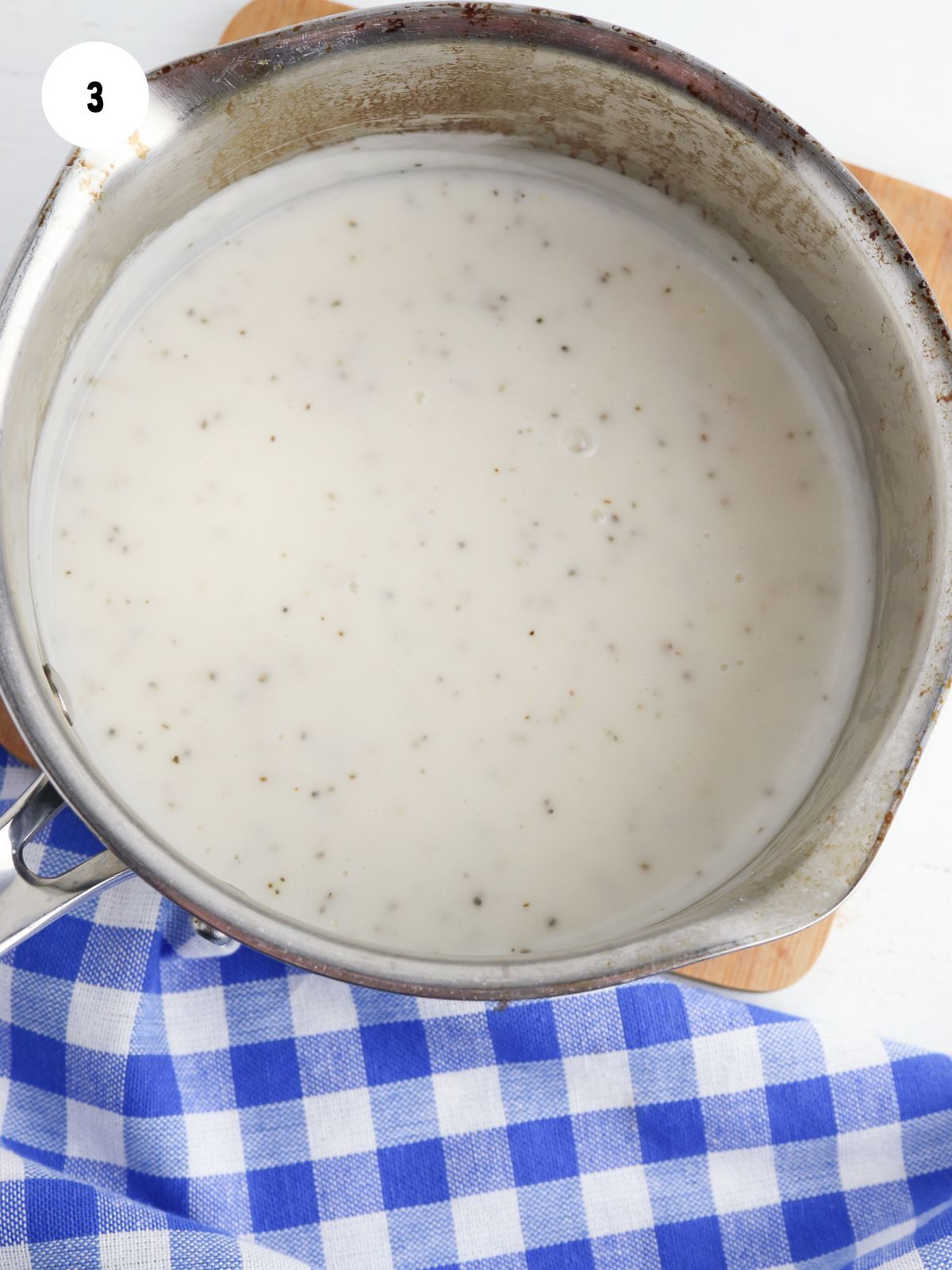 pot of white gravy being prepared