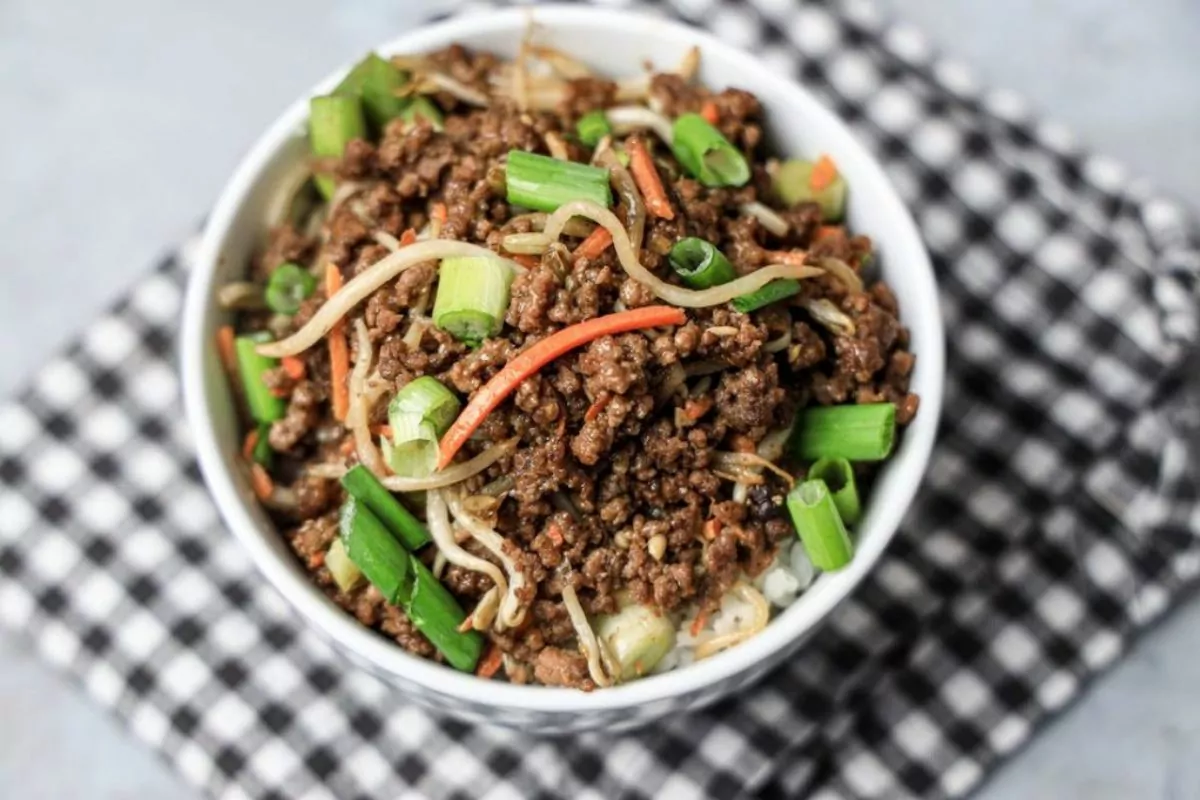 a bowl of rice, ground beef and slaw.